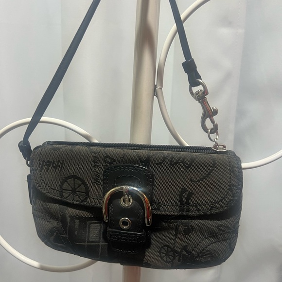 Coach Chelsea Horse and Carriage Wristlet - Picture 1 of 5